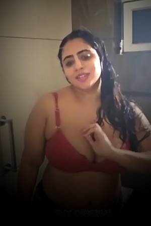 Mallu Shower - Nila Nambiar - Premium Video